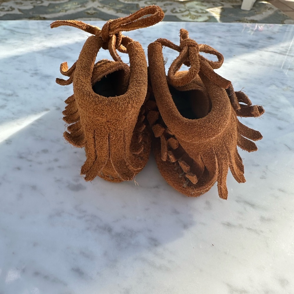 Minnetonka Infant's Fringe Bootie Size 3 Unisex - Picture 6 of 6